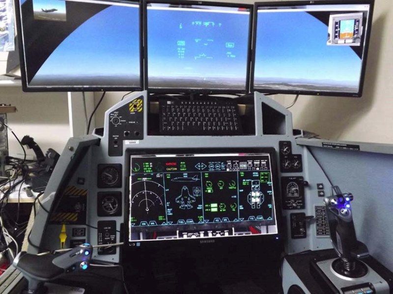 F-35AHomeBuiltCockpit_zpseb0da69e.jpg