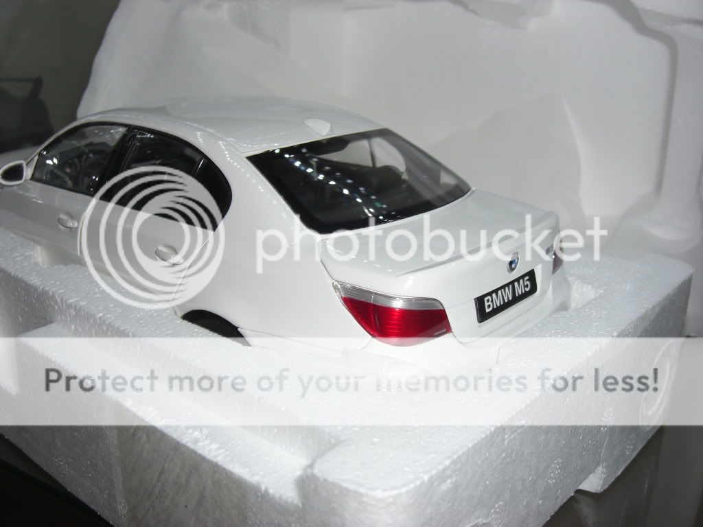 18 KYOSHO BMW e60 M5 ALPINE WHITE WEISS V10 VERY RARE SOLD OUT